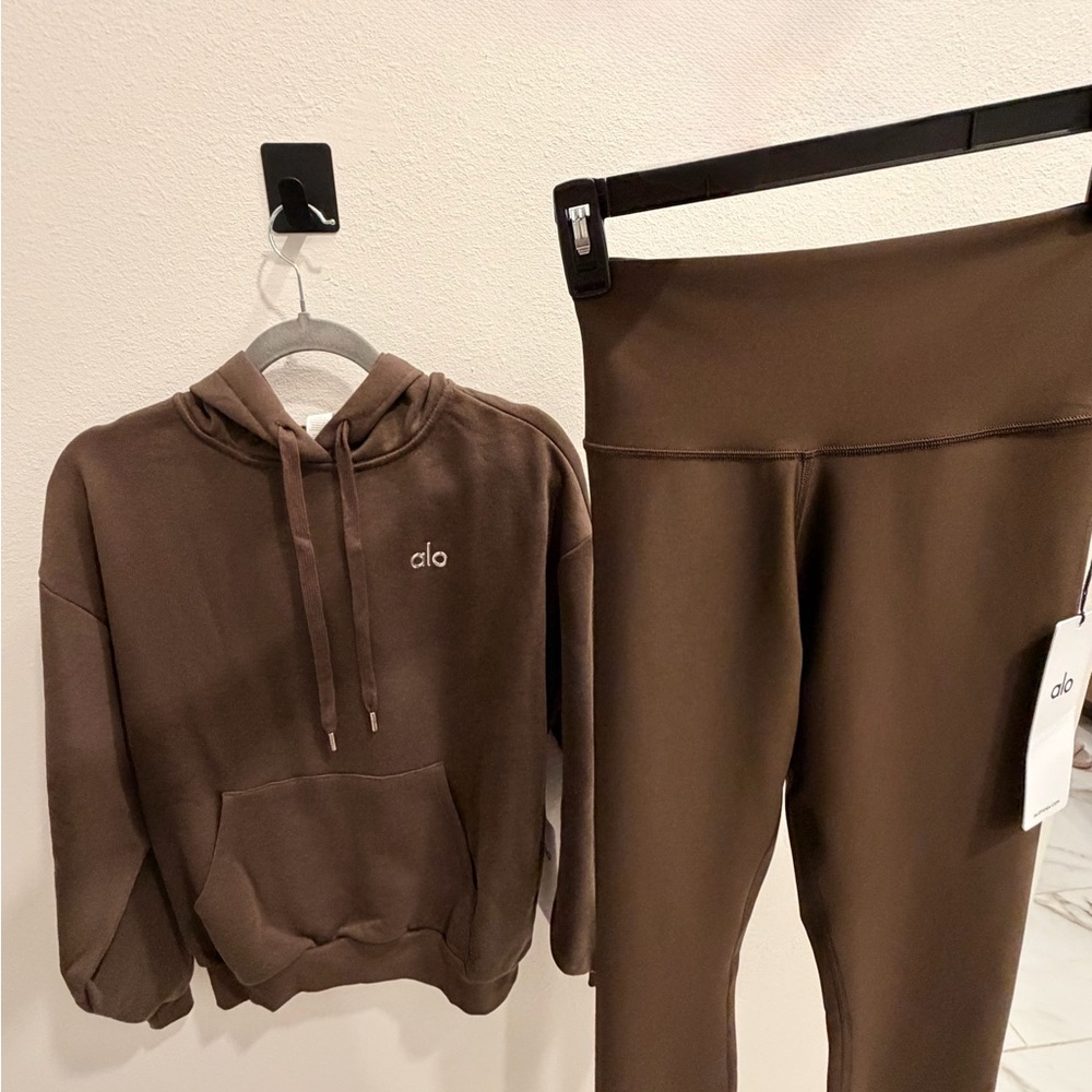 ALO Yoga Brown Activewear Set - Chocolate Tone - Picture 8 of 8